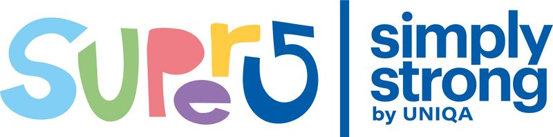 Wort "super" in bunter Schrift, daneben Logo "simplystrong by UNIQUA" in blauer Schrift